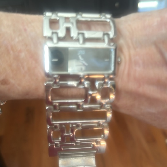 JLo Watch - Jennifer Lopez - Picture 3 of 7